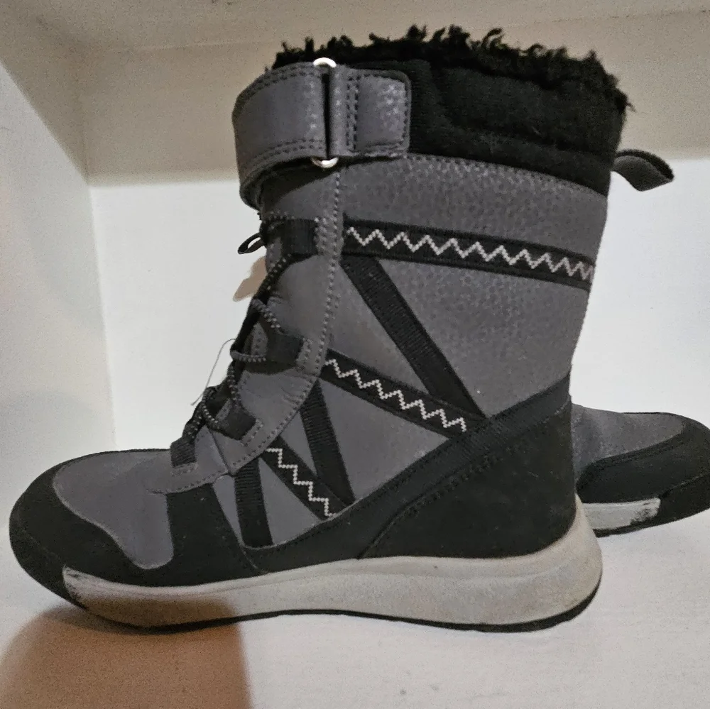 Big Kids Merrell Snow Boots Size 3M